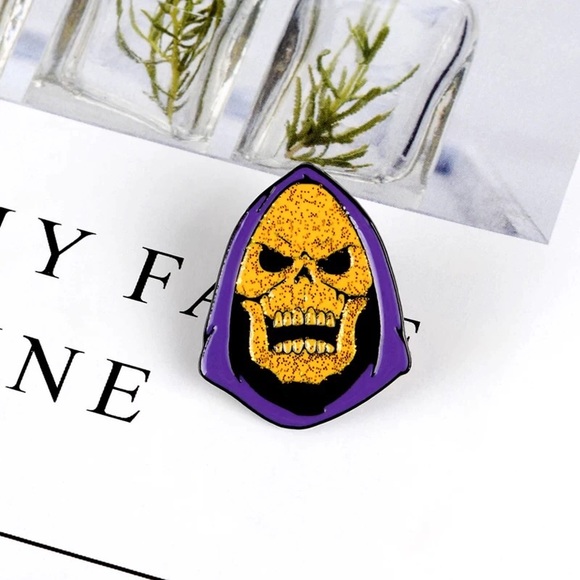 🎉 New Glitter Skeletor Skull Enamel Pin - Picture 1 of 7